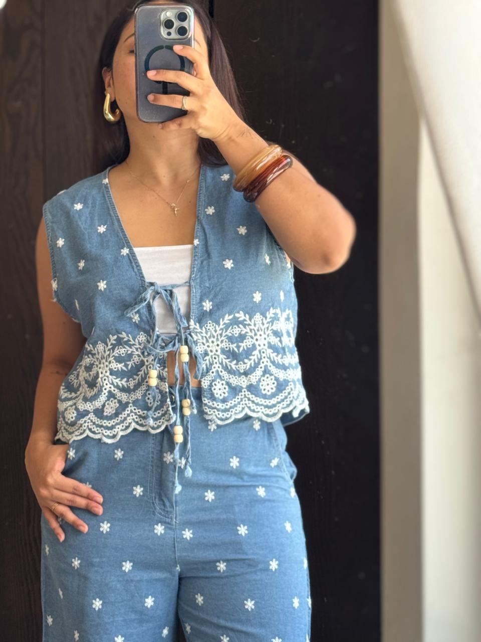 SET MEZCLILLA FLORES BORDADO