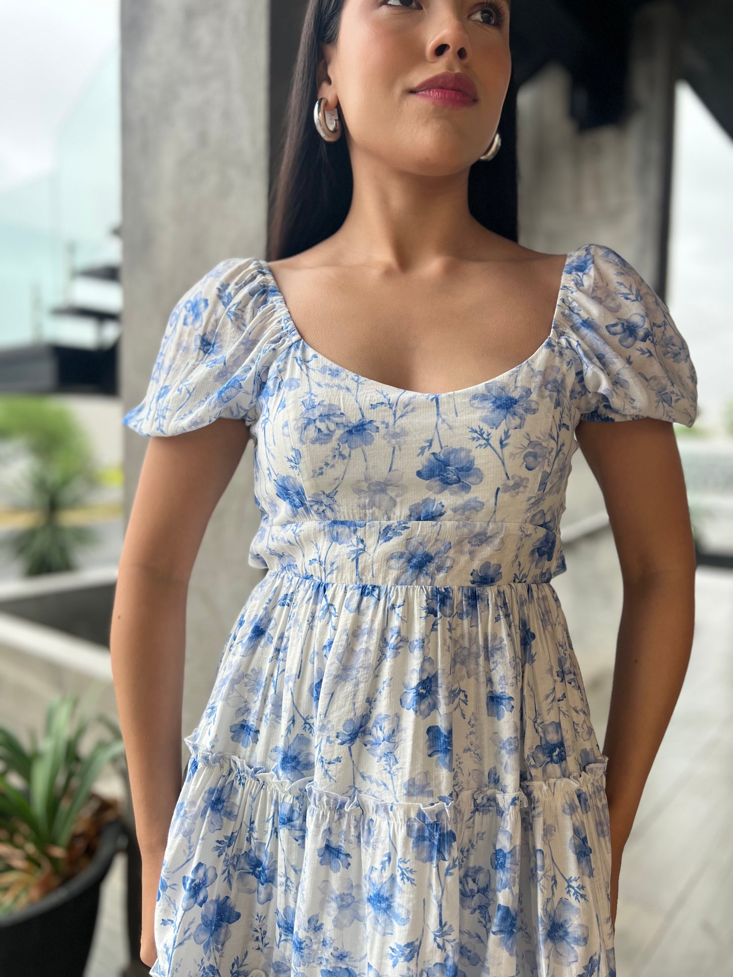 VESTIDO FLORES MOÑO ESPALDA