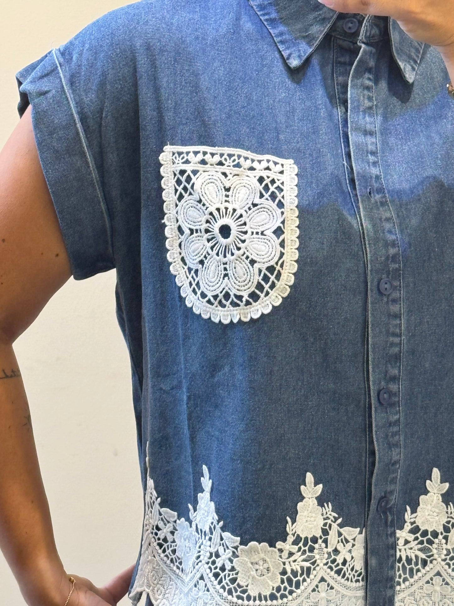 BLUSA DE ENCAJE BLANCO