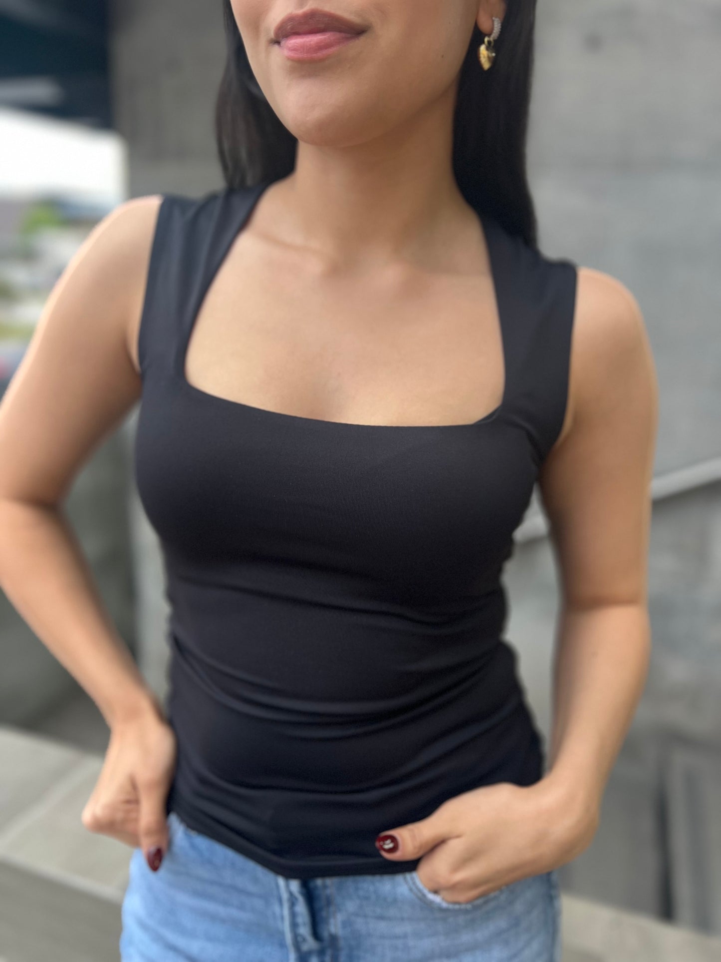 BLUSA BÁSICA CUELLO CUADRADO