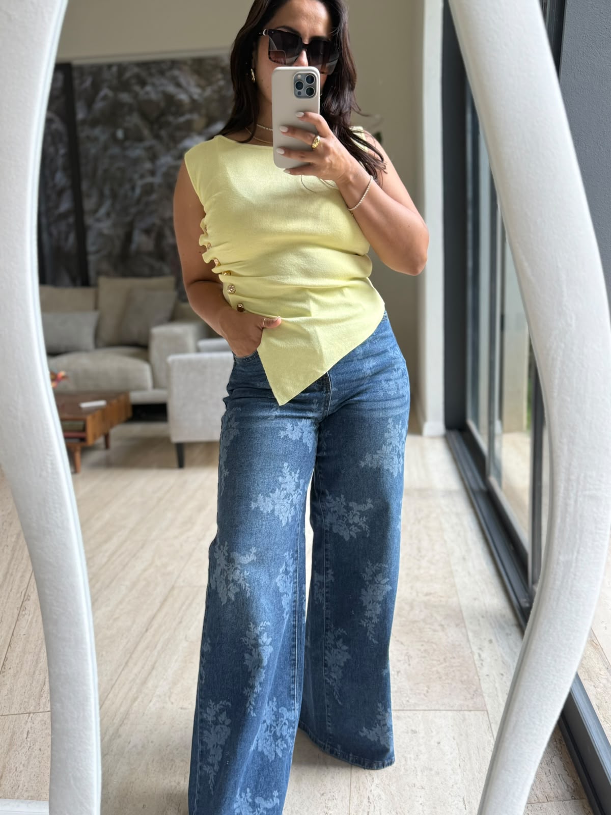 JEANS OSCUROS CON FLORES