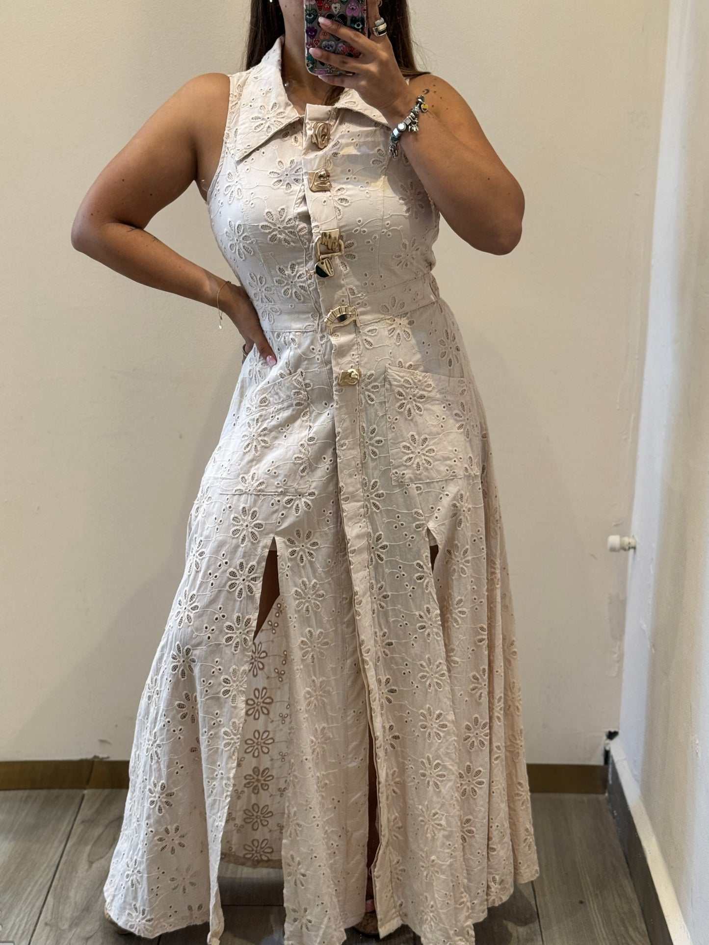 VESTIDO BORDADO BOTONES CARA