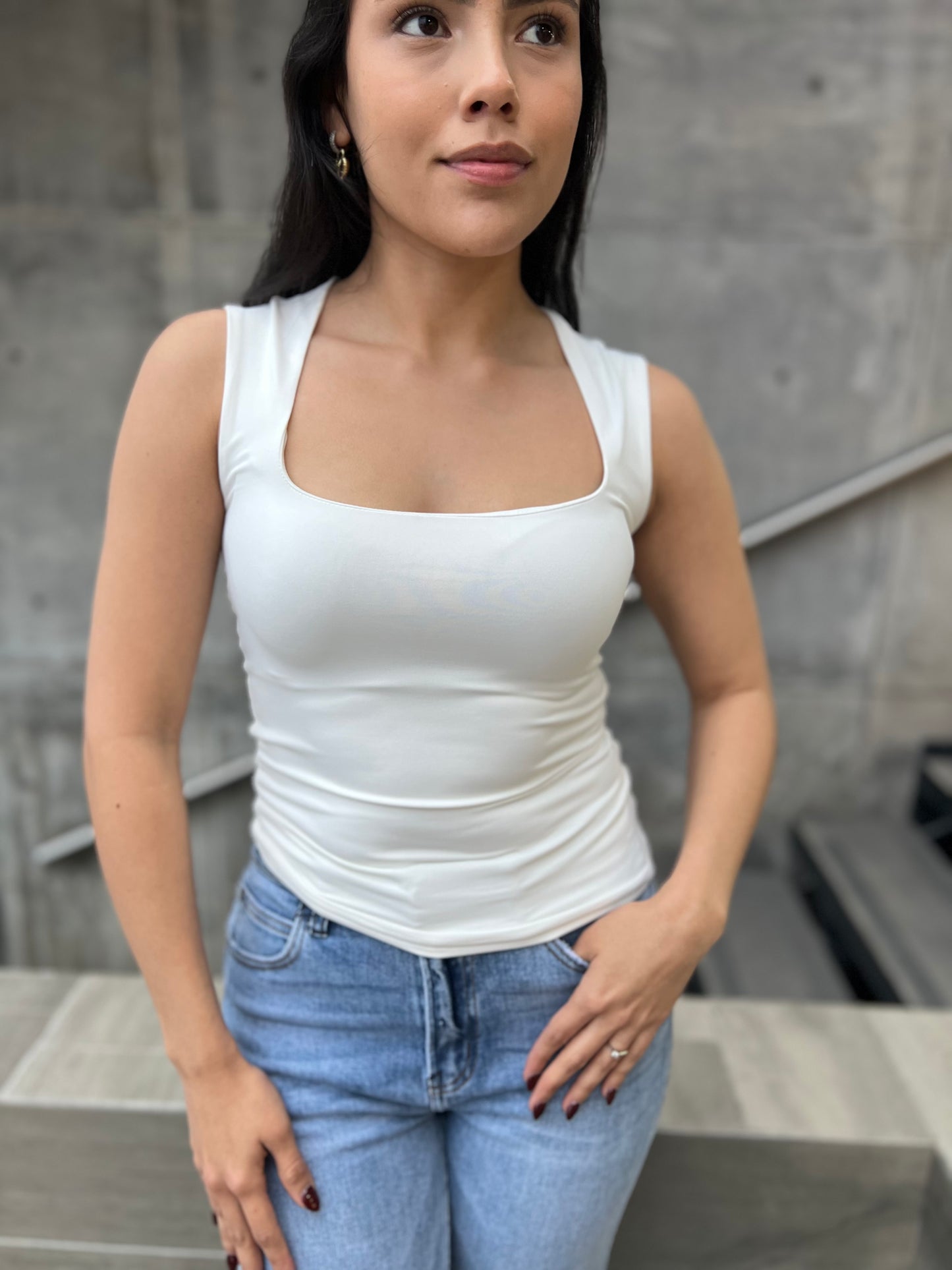 BLUSA BÁSICA CUELLO CUADRADO