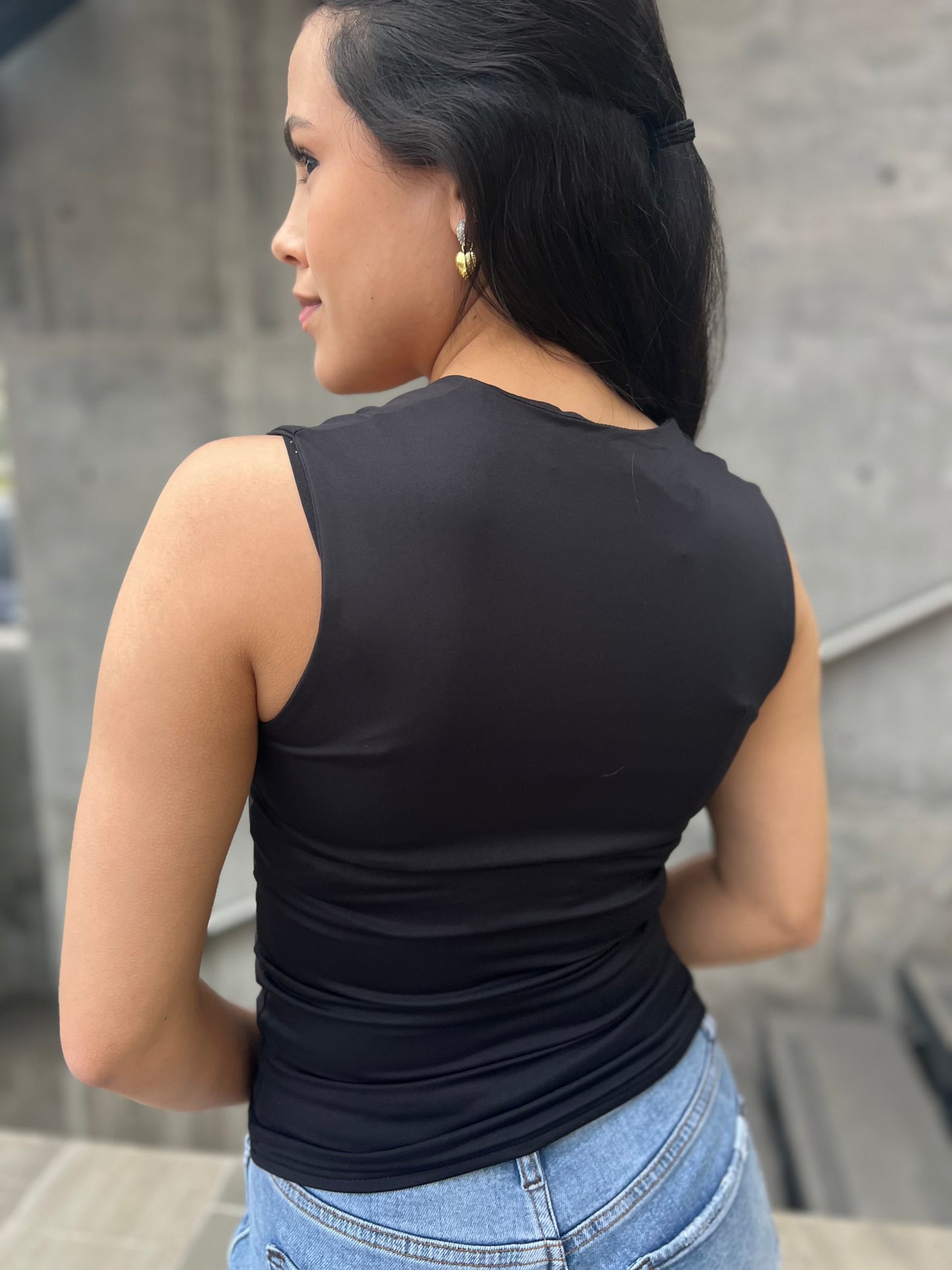 BLUSA BÁSICA CUELLO CUADRADO