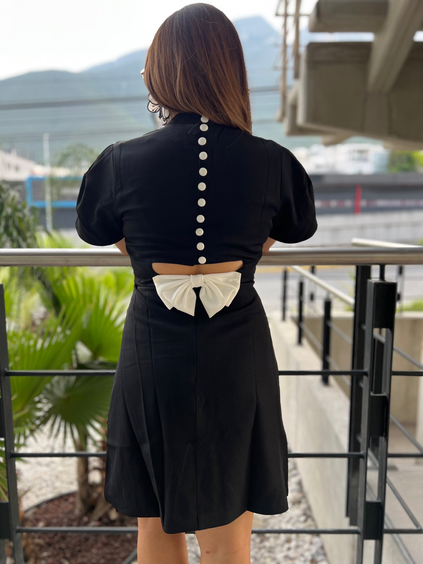 VESTIDO MOÑO BLANCO ESPALDA