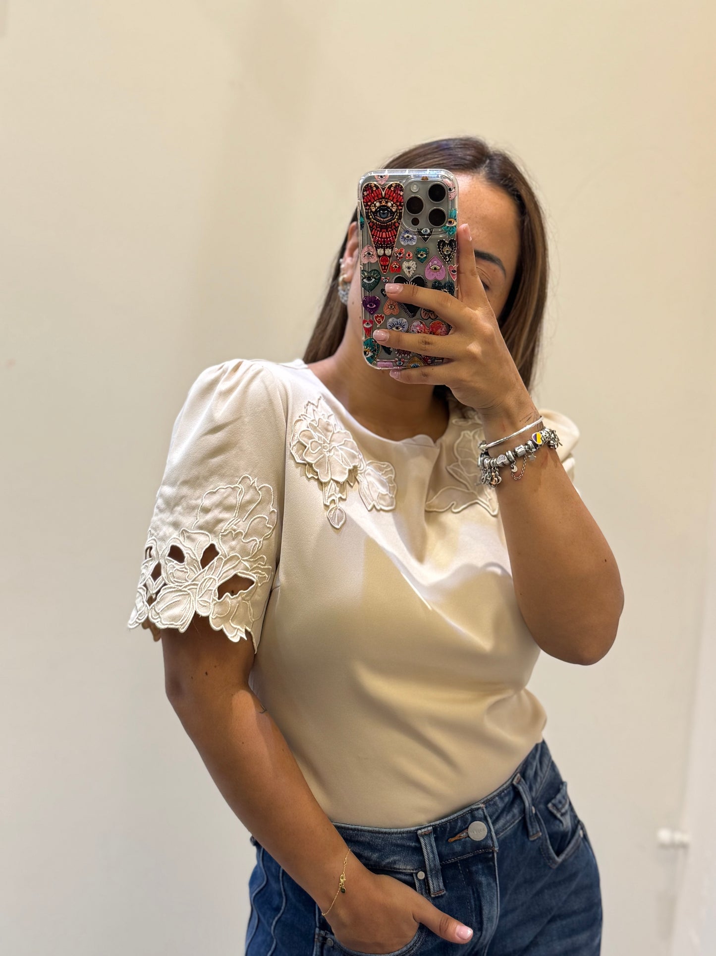 BLUSA MANGAS BORDADAS