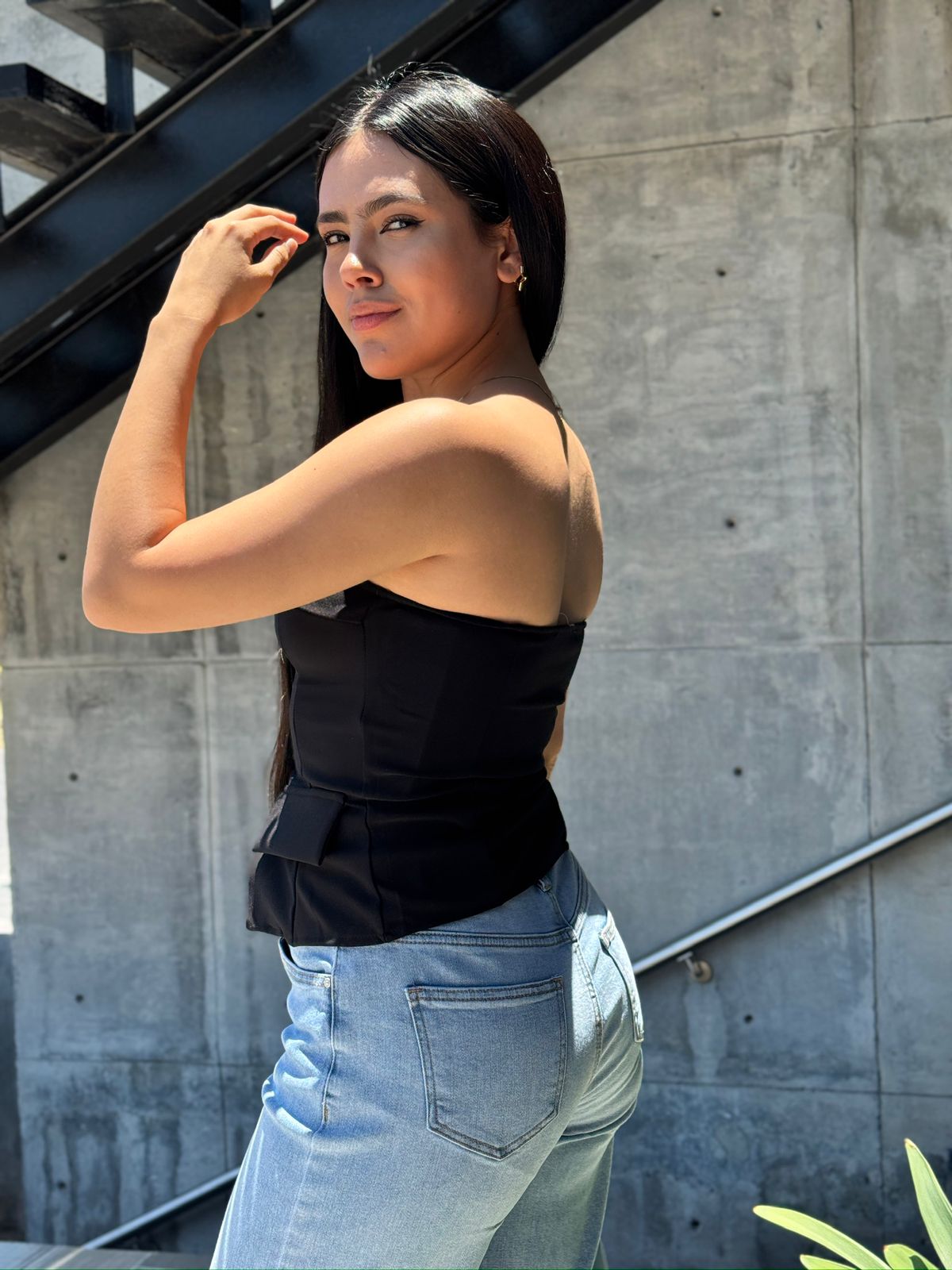 BLUSA STRAPLESS BOTON DORADO