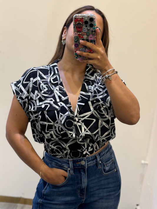 BLUSA CROP FORMAS