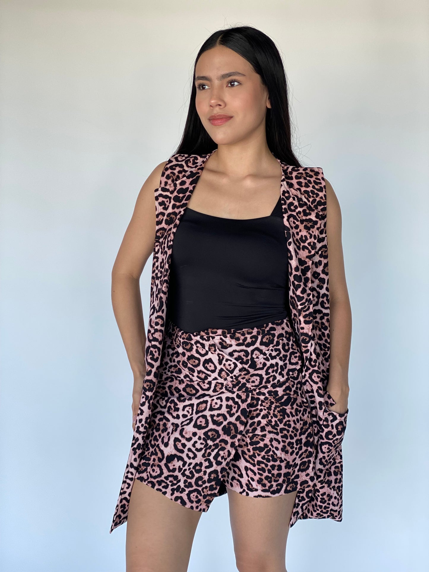 FALDA SHORT ANIMAL PRINT NUDO