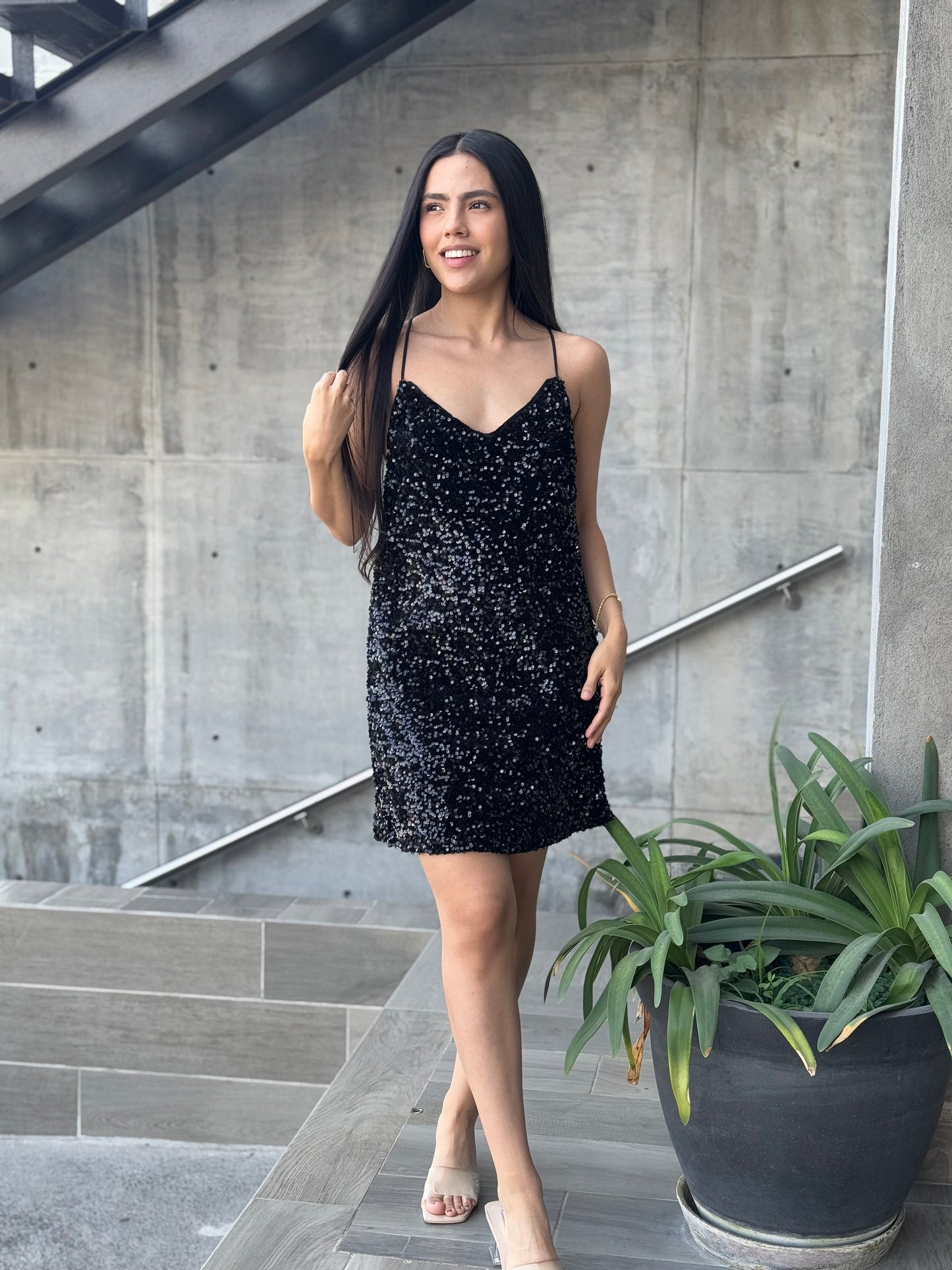 VESTIDO NEGRO LENTEJUELAS