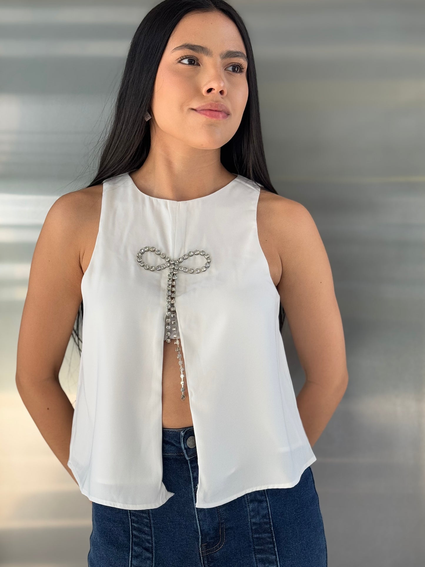 BLUSA CON MOÑO BRILLOS