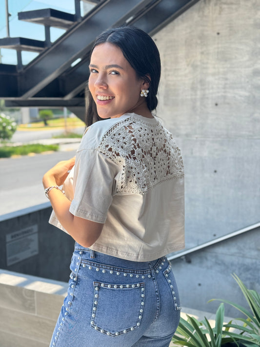 BLUSA BORDADA ESPALDA