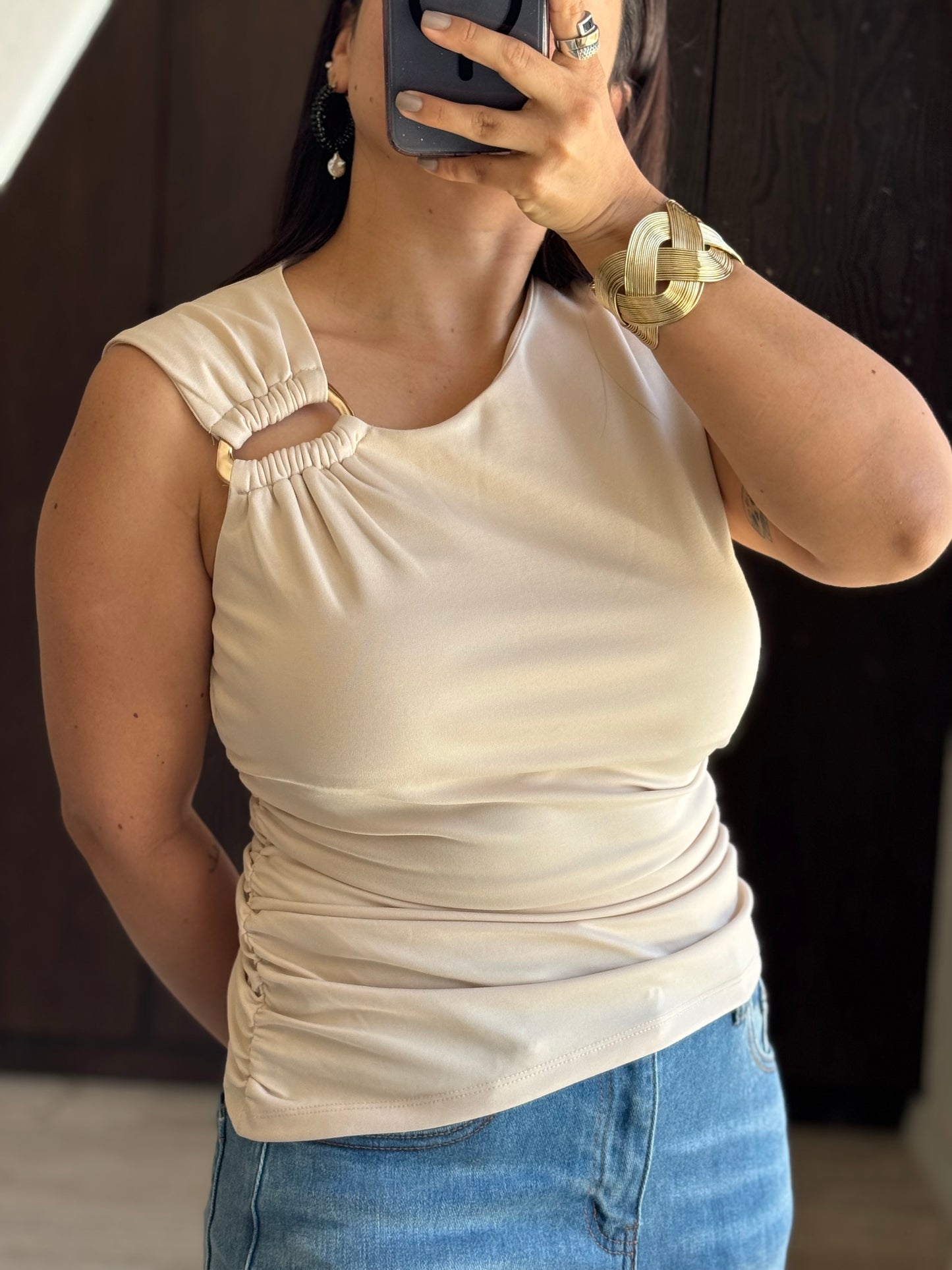 BLUSA ARO DORADO HOMBRO
