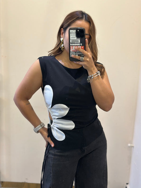 BLUSA CUELLO HALTER FLOR COSTADO