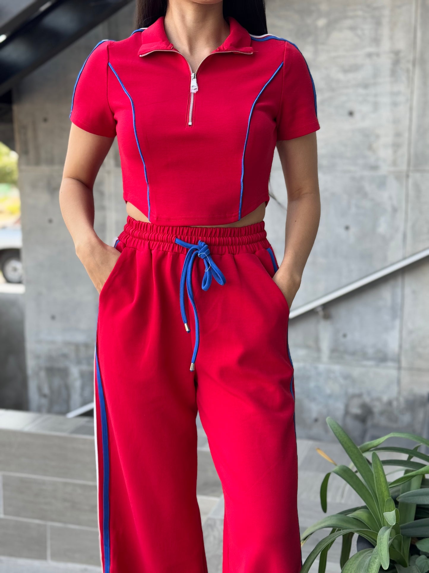 SET DEPORTIVO ROJO CON FRANJAS