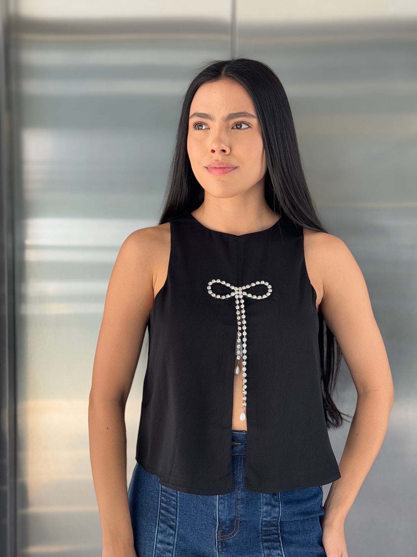 BLUSA CON MOÑO BRILLOS