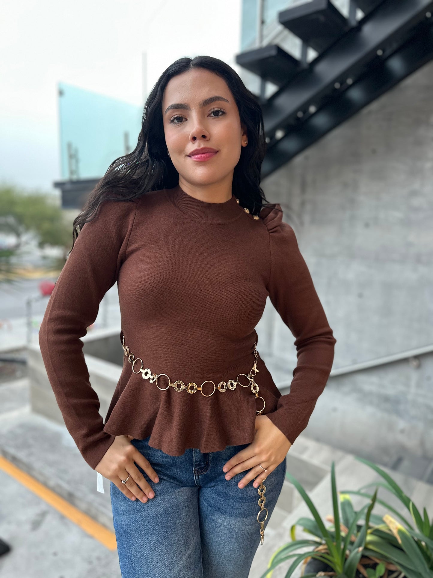 SUÉTER PEPLUM CON CINTURÓN