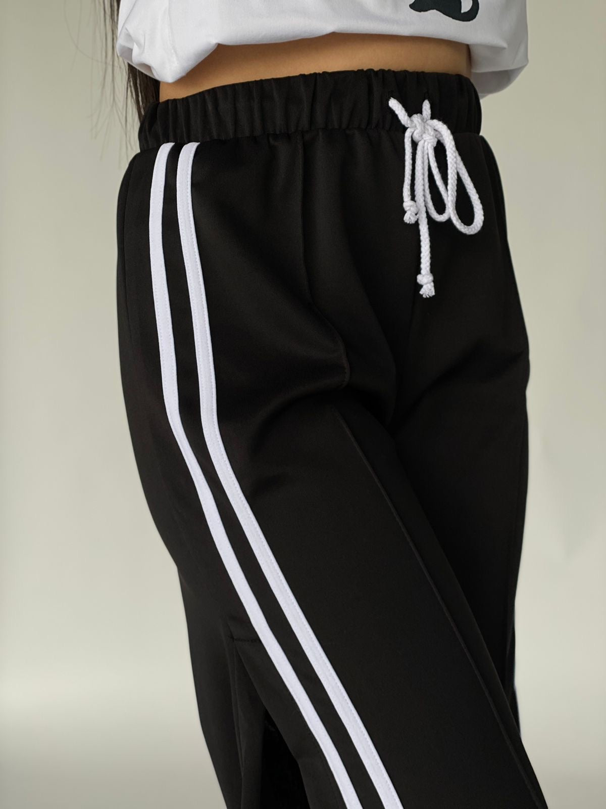 PANTALÓN TIPO ADIDAS