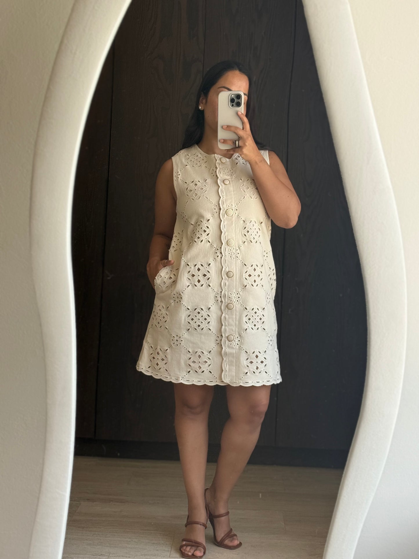 VESTIDO BEIGE BORDADO