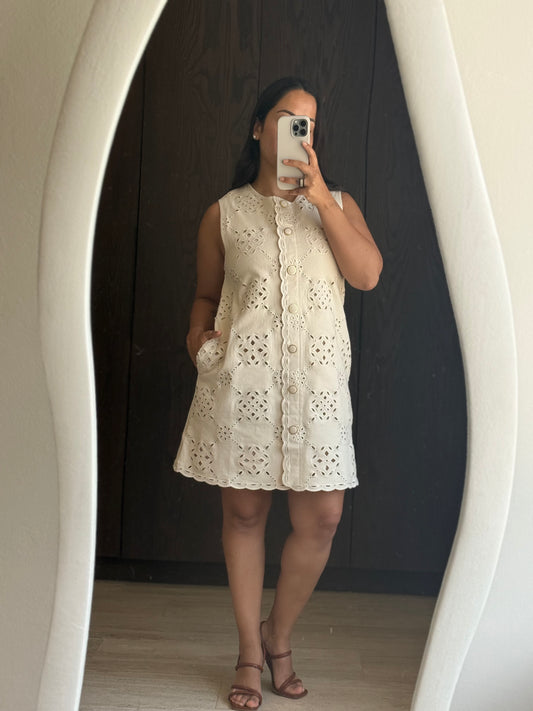 VESTIDO BEIGE BORDADO