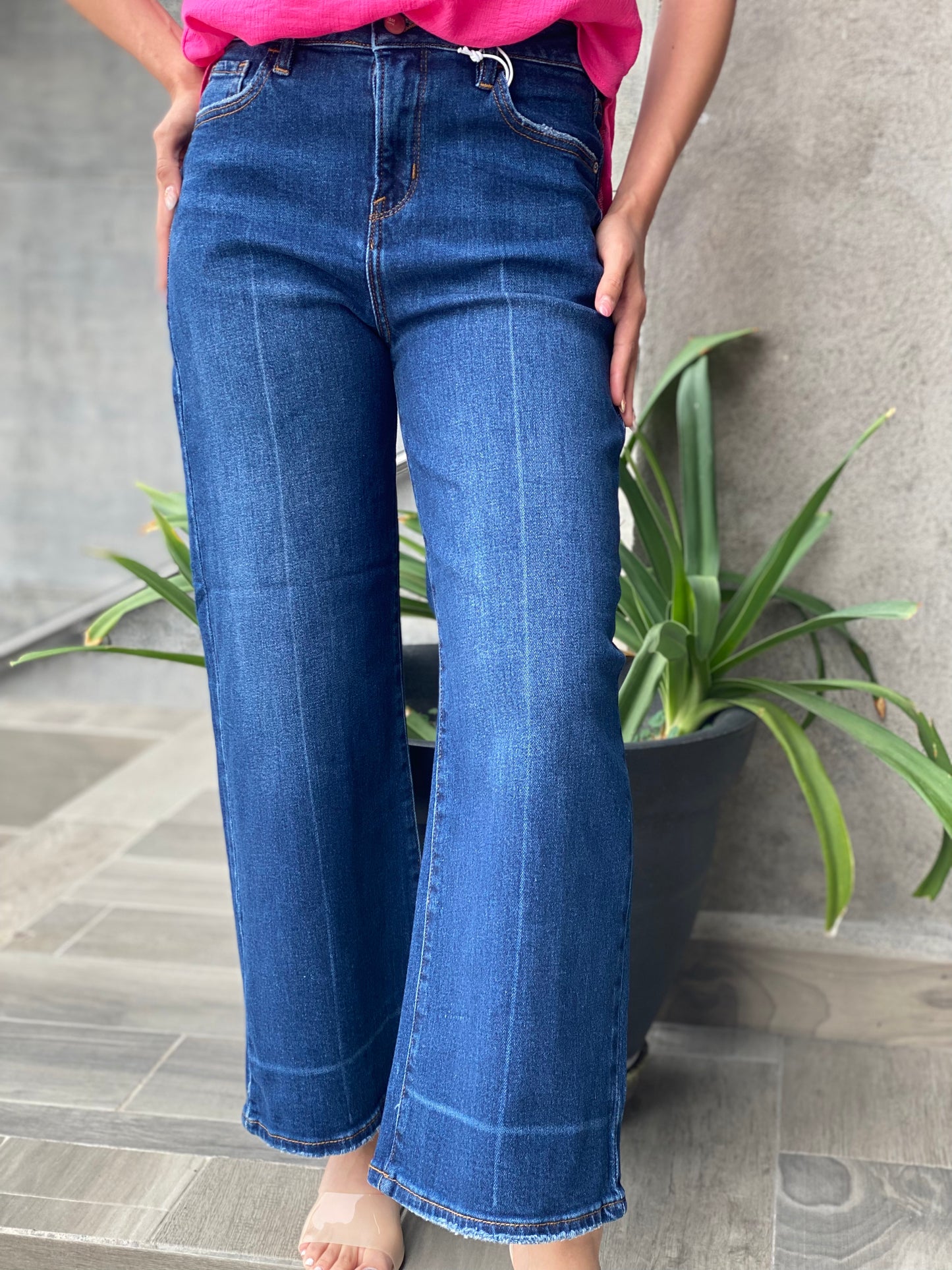 JEANS WIDE LEG CORTO