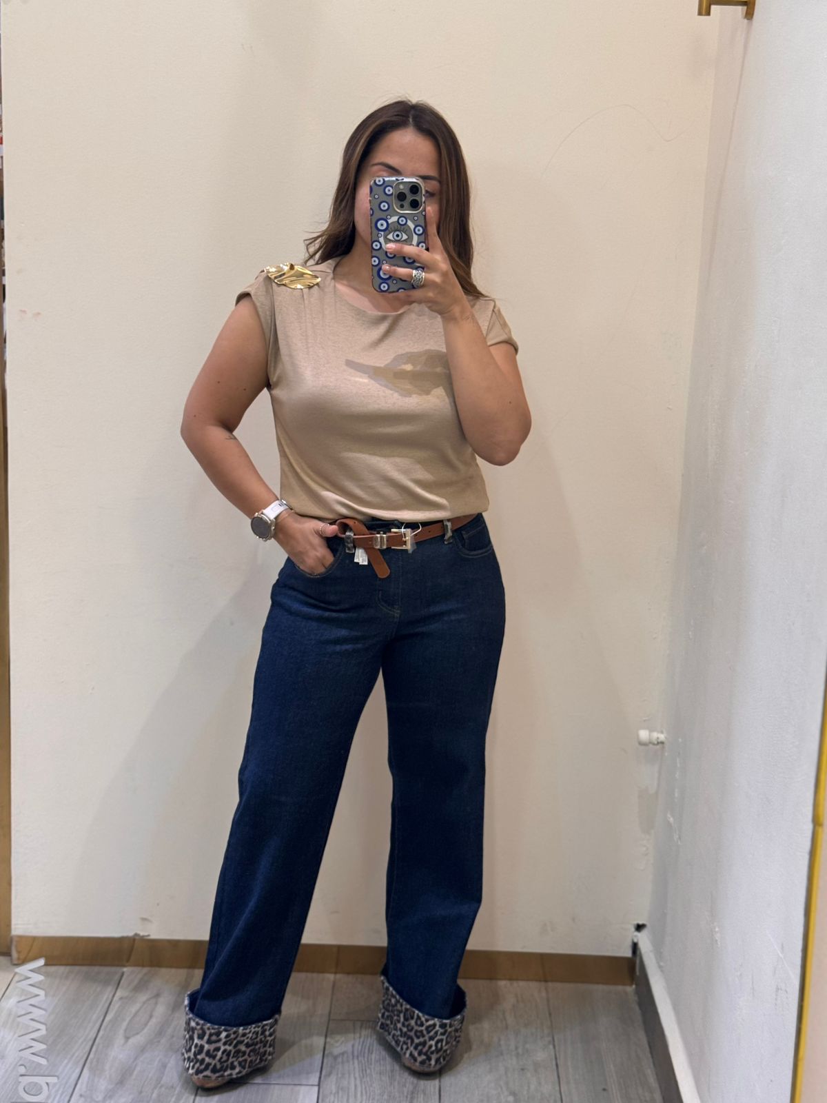 BLUSA CUADRADA BROCHE HOMBRO